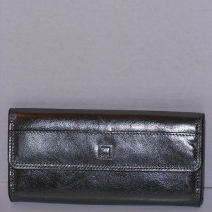 LODIS SILVER CLASSIC LEATHER WALLET FLAP OVER SNAP CLOSURE